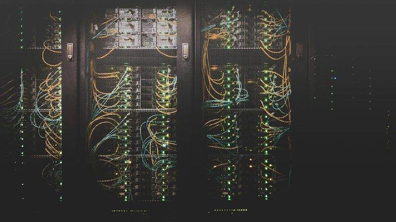 業務PCの入れ替えで見直したい、快適さと管理性のポイント